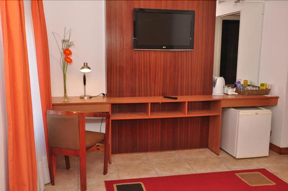 Julio Cesar Hotel Posadas Bagian luar foto