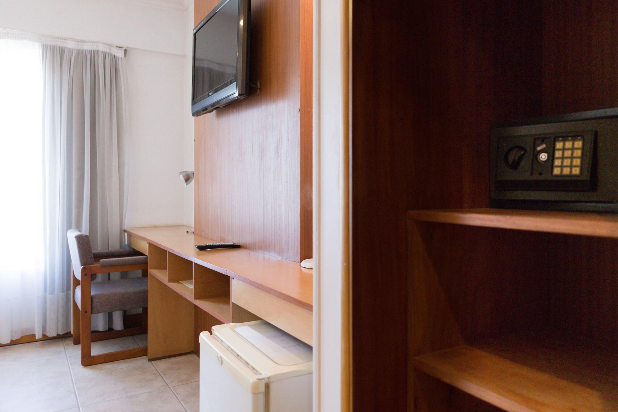 Julio Cesar Hotel Posadas Bagian luar foto