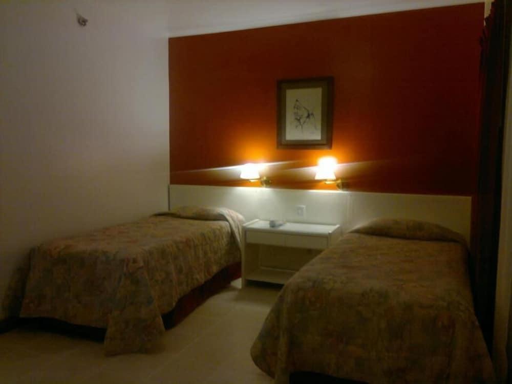 Julio Cesar Hotel Posadas Bagian luar foto