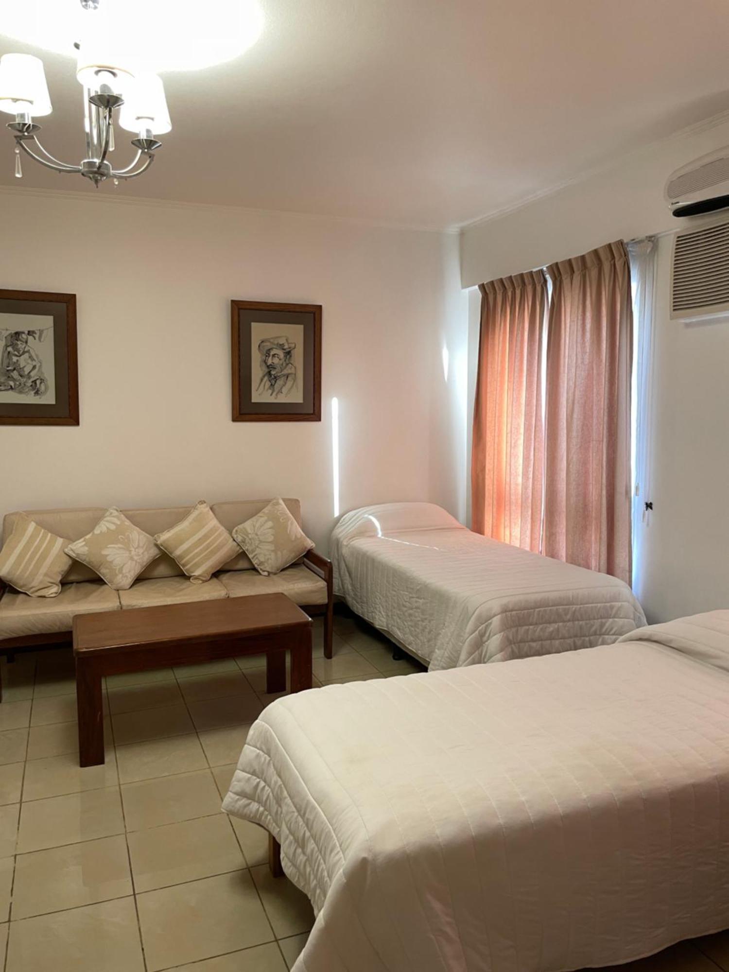 Julio Cesar Hotel Posadas Bagian luar foto