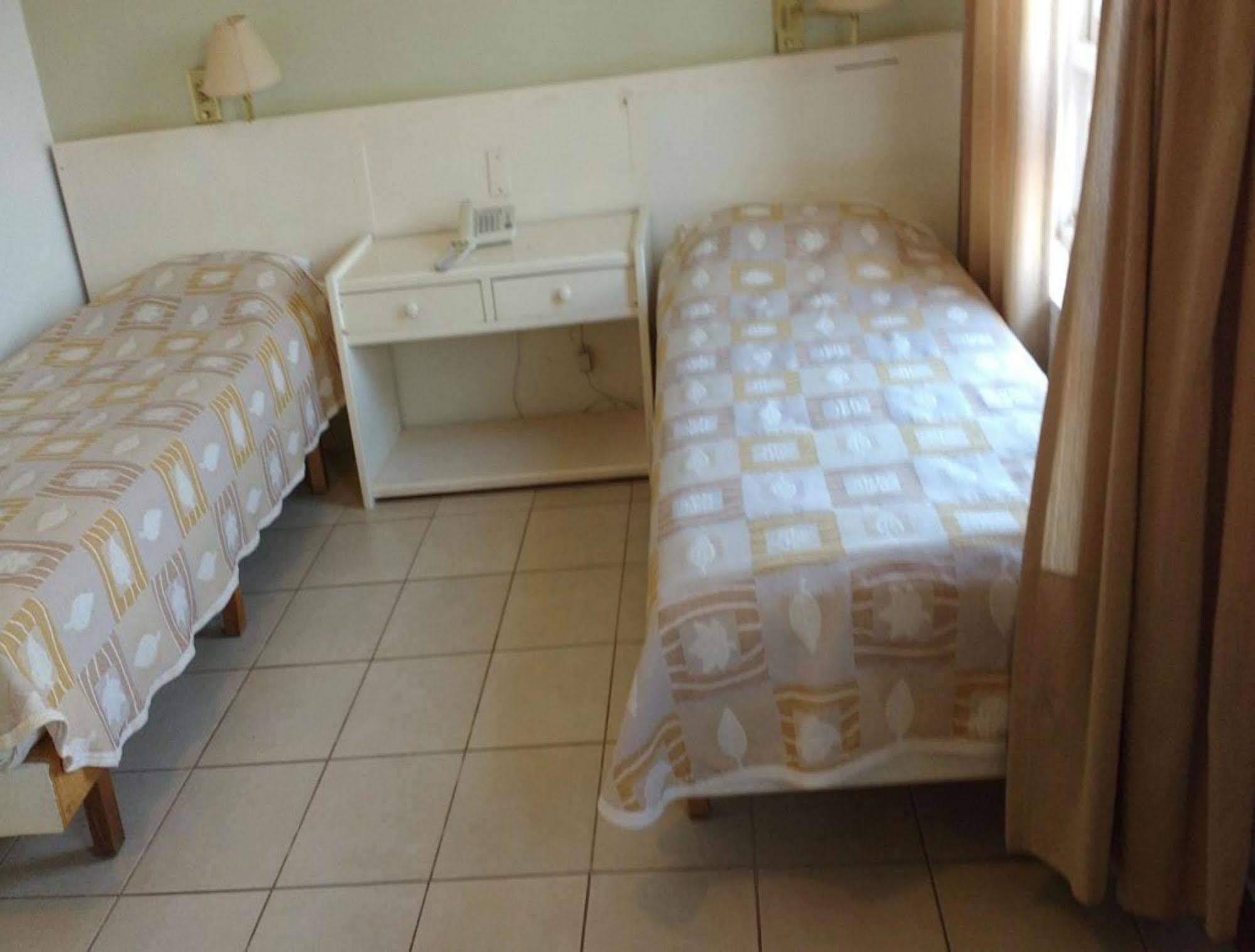 Julio Cesar Hotel Posadas Bagian luar foto