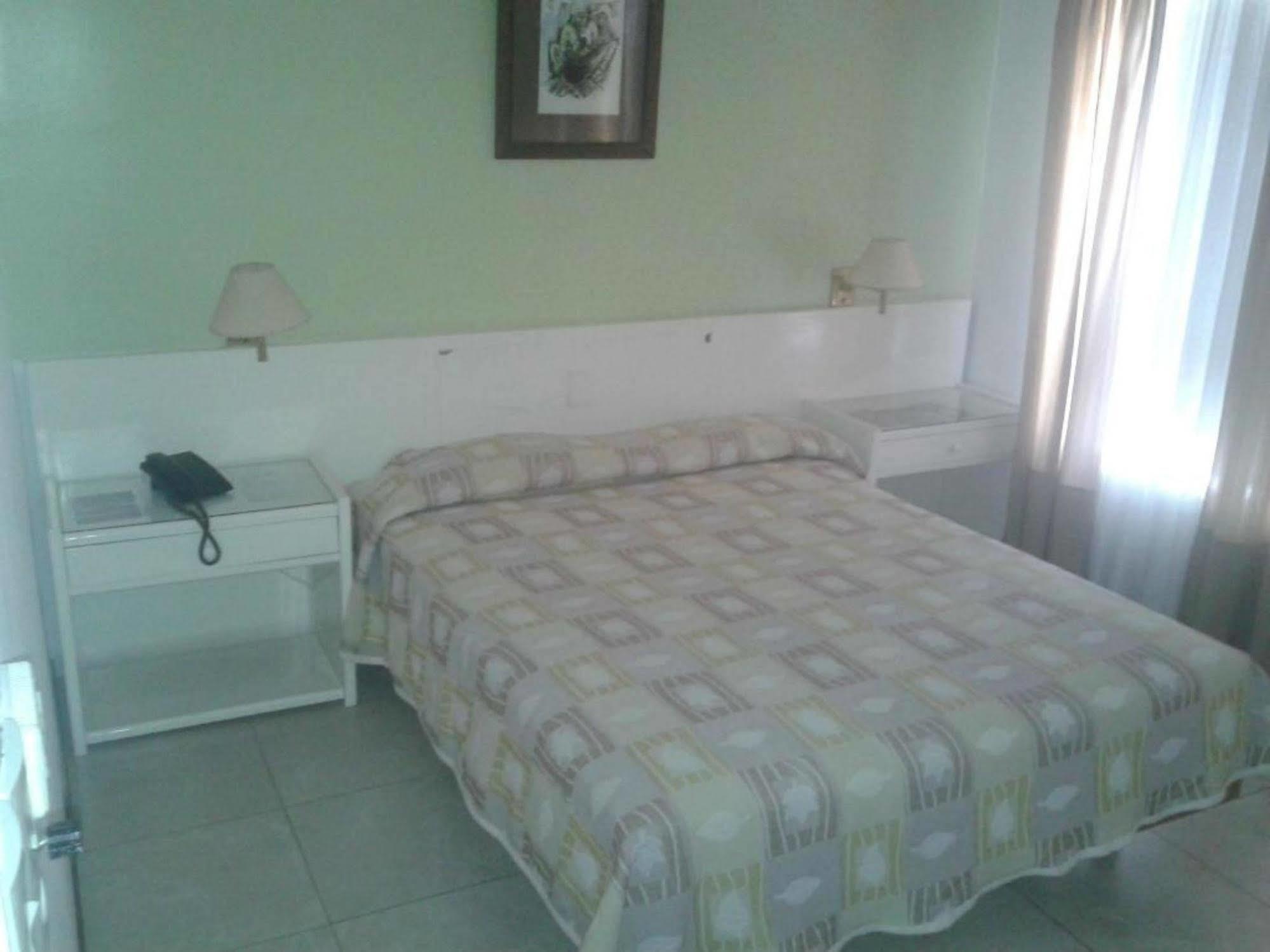 Julio Cesar Hotel Posadas Bagian luar foto