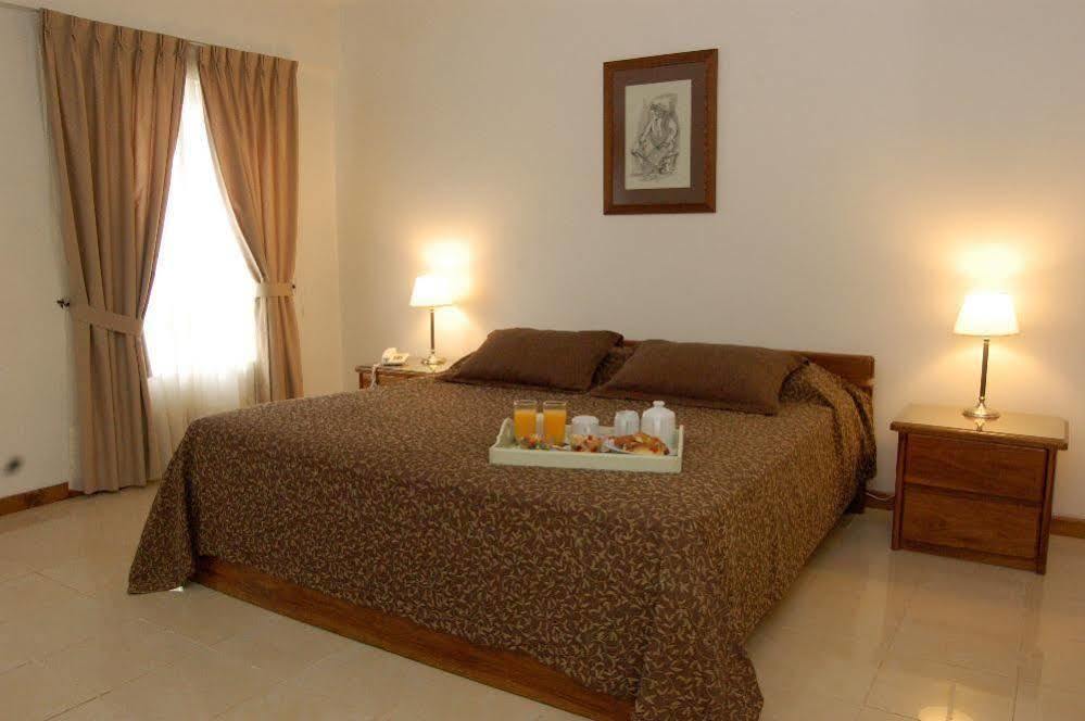 Julio Cesar Hotel Posadas Bagian luar foto