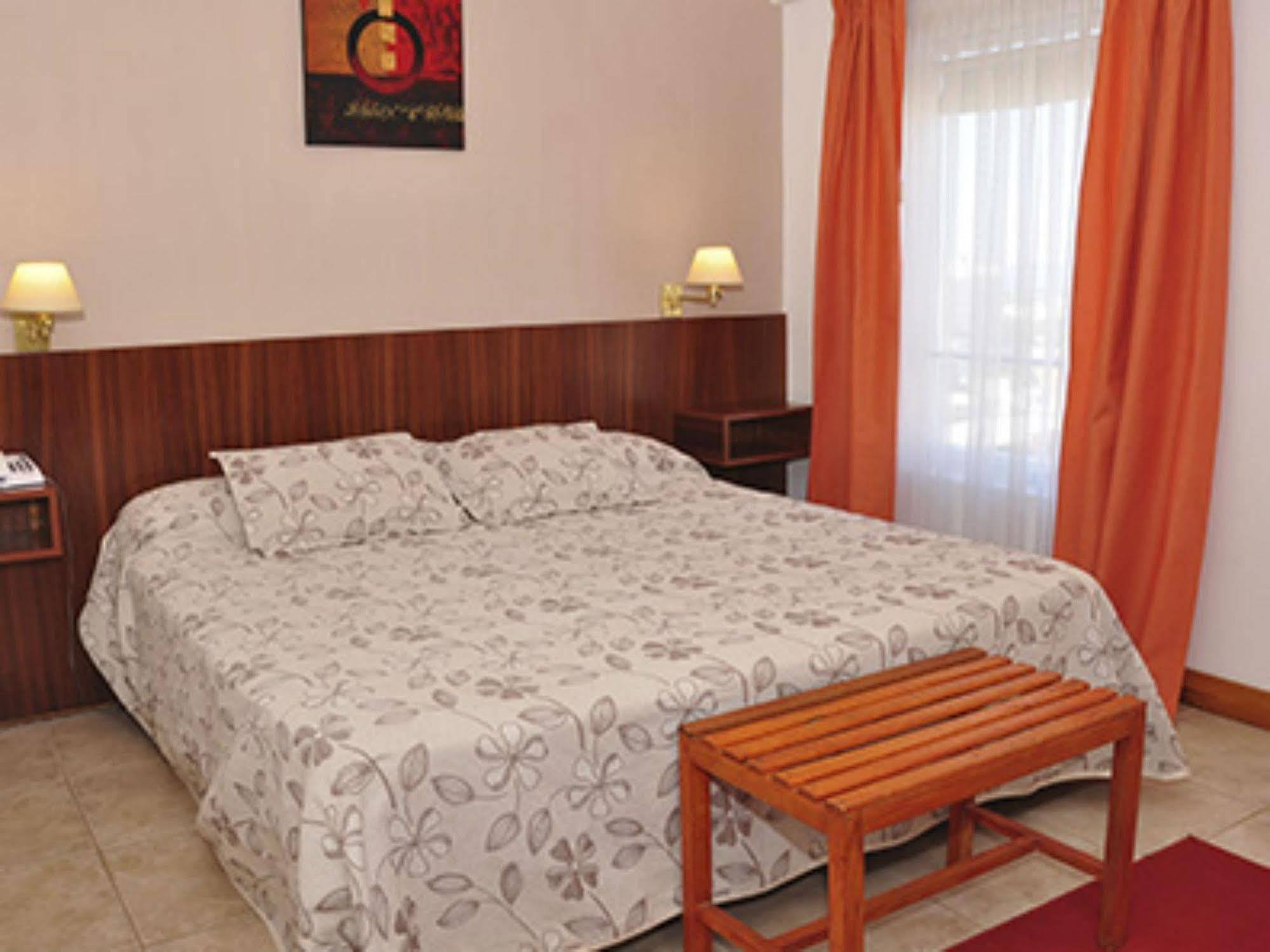 Julio Cesar Hotel Posadas Bagian luar foto